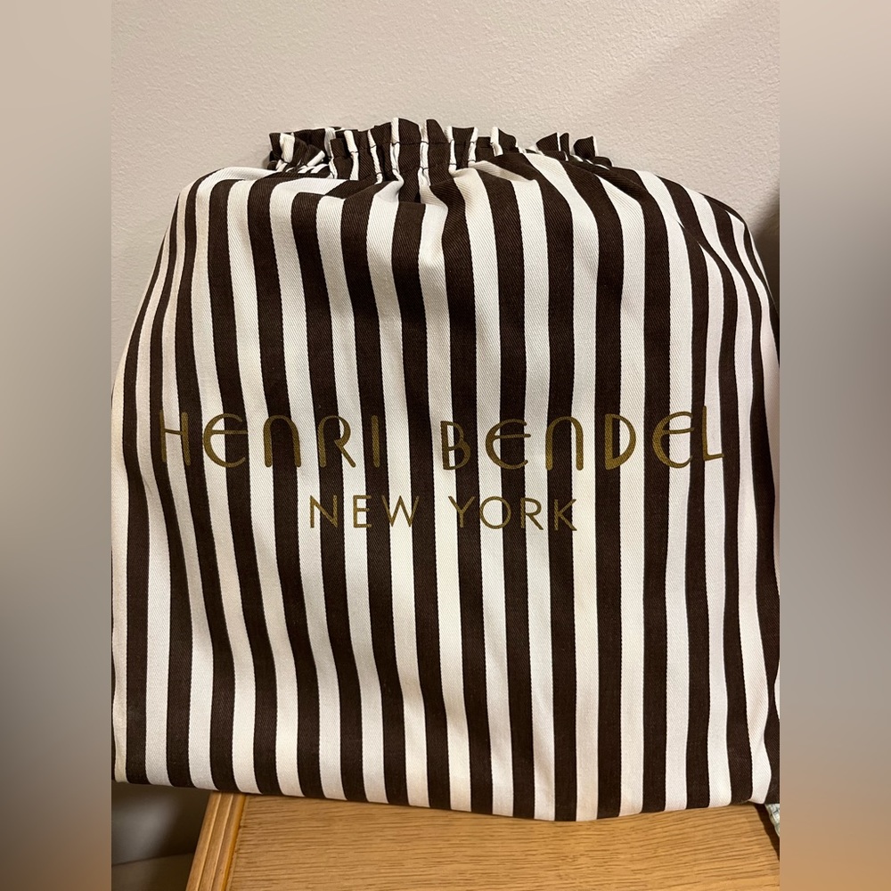 ✨RARE! Henri Bendel Noho Striped Convertible Hobo handbag in Saffiano Leather!